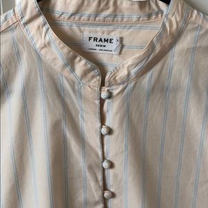Frame cotton top. Fabric buttons gathered sleeve